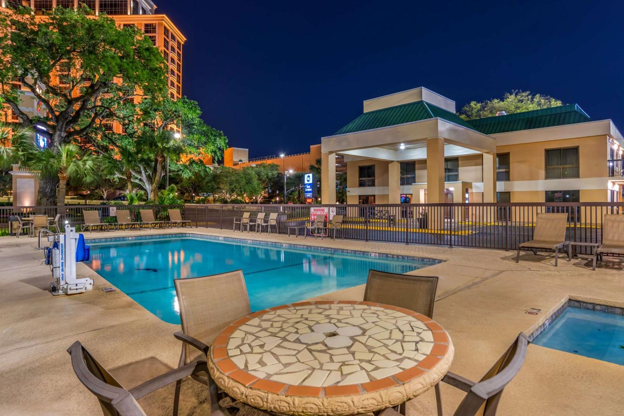 Best Western Oak Manor Biloxi Exterior photo